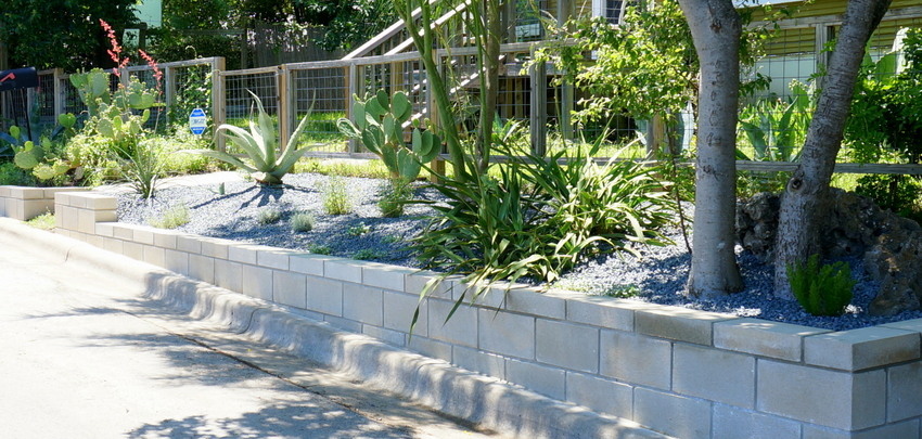 用轻质砖和碎石打造一个现代风格别墅花园3