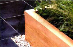 别墅花园装修如何选择结构材料——典雅的容器