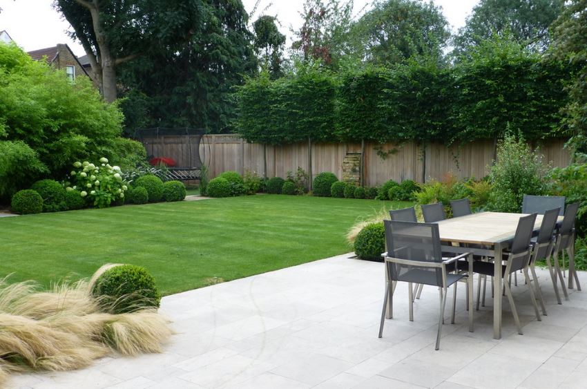 私家别墅庭院设计装修如何做好草坪维护？