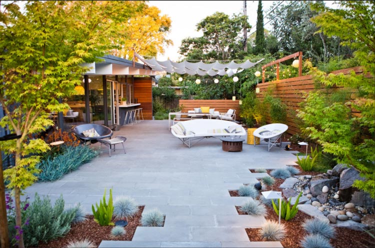 私人别墅后花园图片15例（13）-小别墅花园设计实景图现代风格-成都一方园林绿化公司