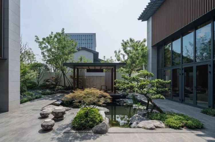 新中式别墅庭院景观设计技巧与方法_现代新中式别墅庭院景观实景图-成都一方园林绿化公司-1